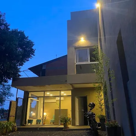Los Lirios Apart & Suite Puerto Iguazu Exterior photo